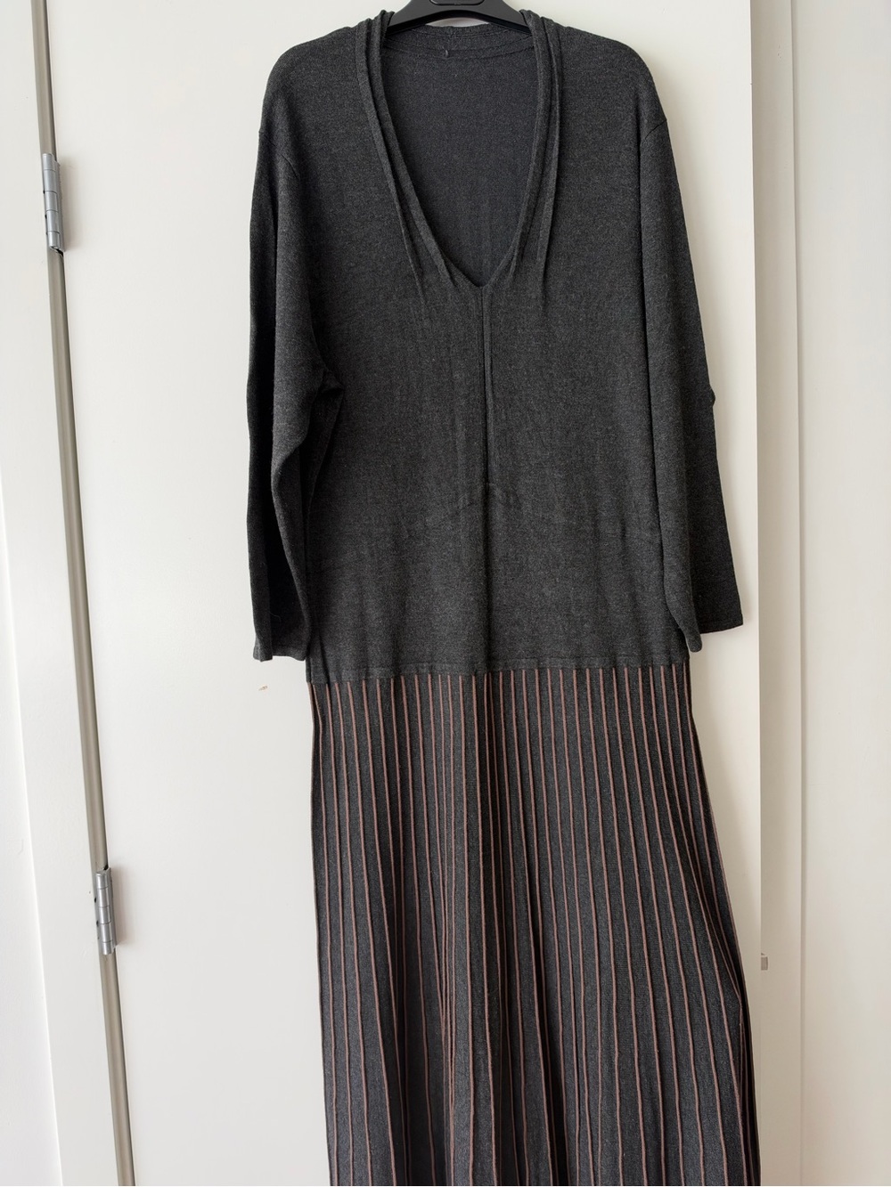 Women’s Charcoal V-Neck Knit Knit Midi Dress